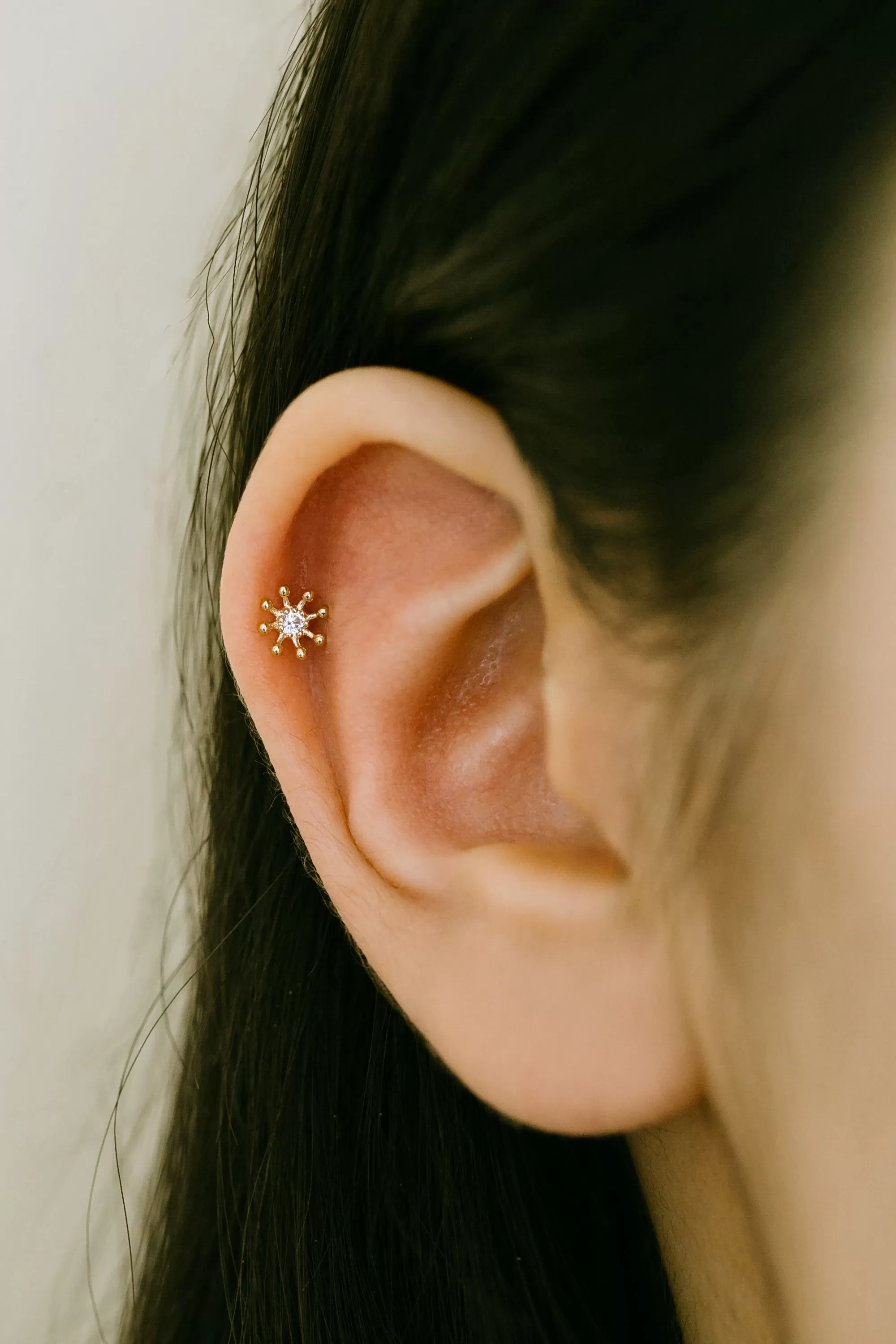 14K Solid Gold Cartilage Delicate Cz  Star Molecule Flower Internally Internal Threaded Earring Labret