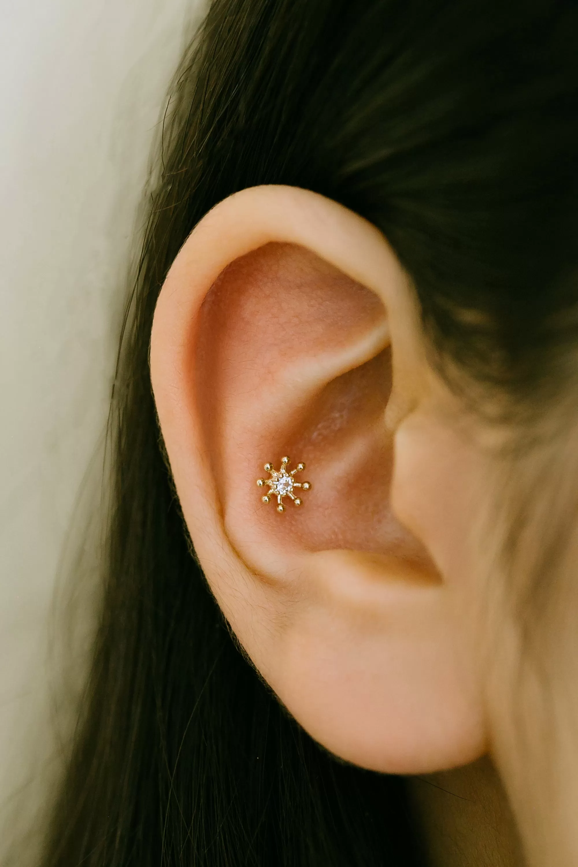 14K Solid Gold Cartilage Delicate Cz  Star Molecule Flower Internally Internal Threaded Earring Labret