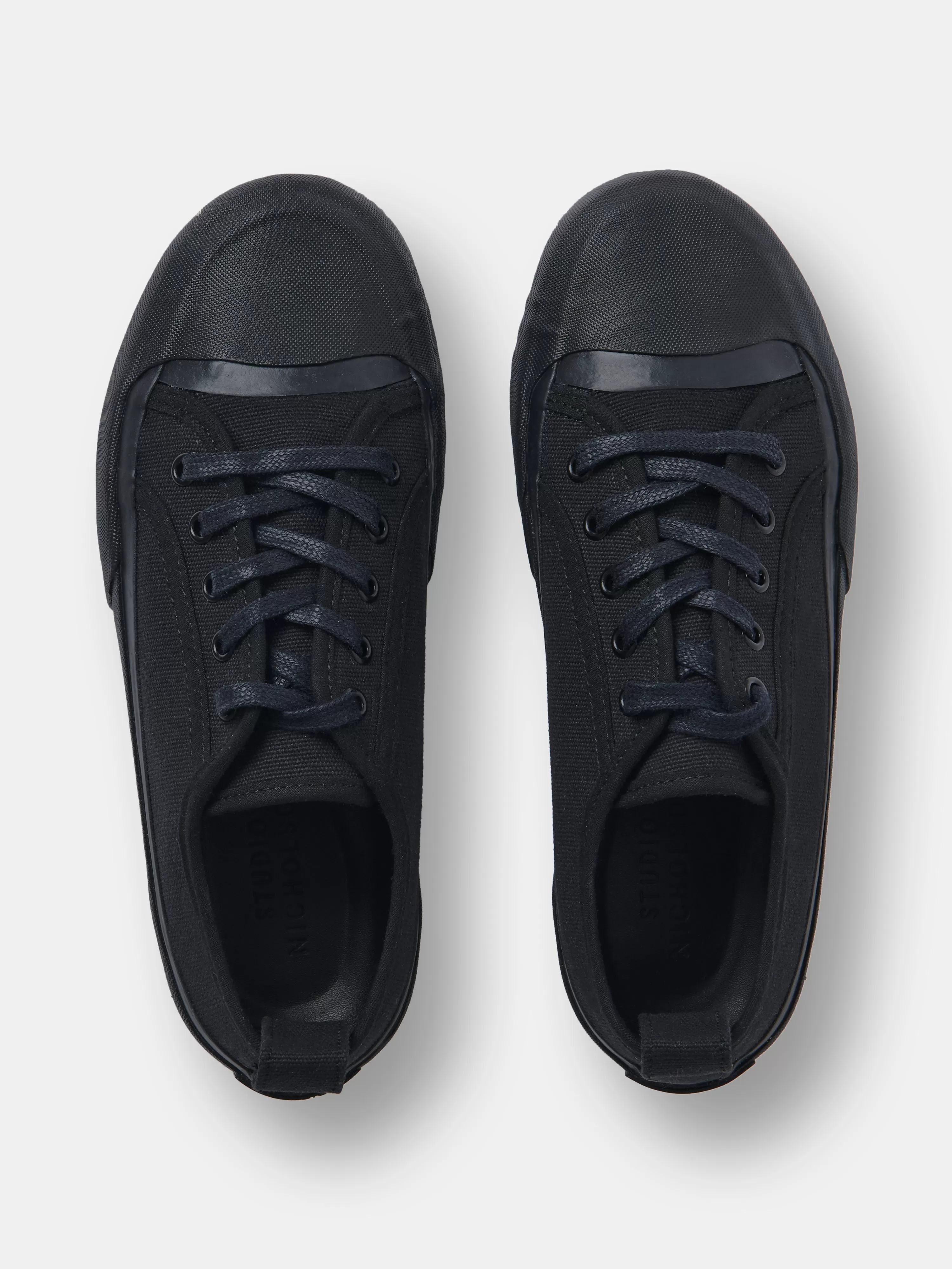 Byrd Canvas Shoe in Darkest Navy