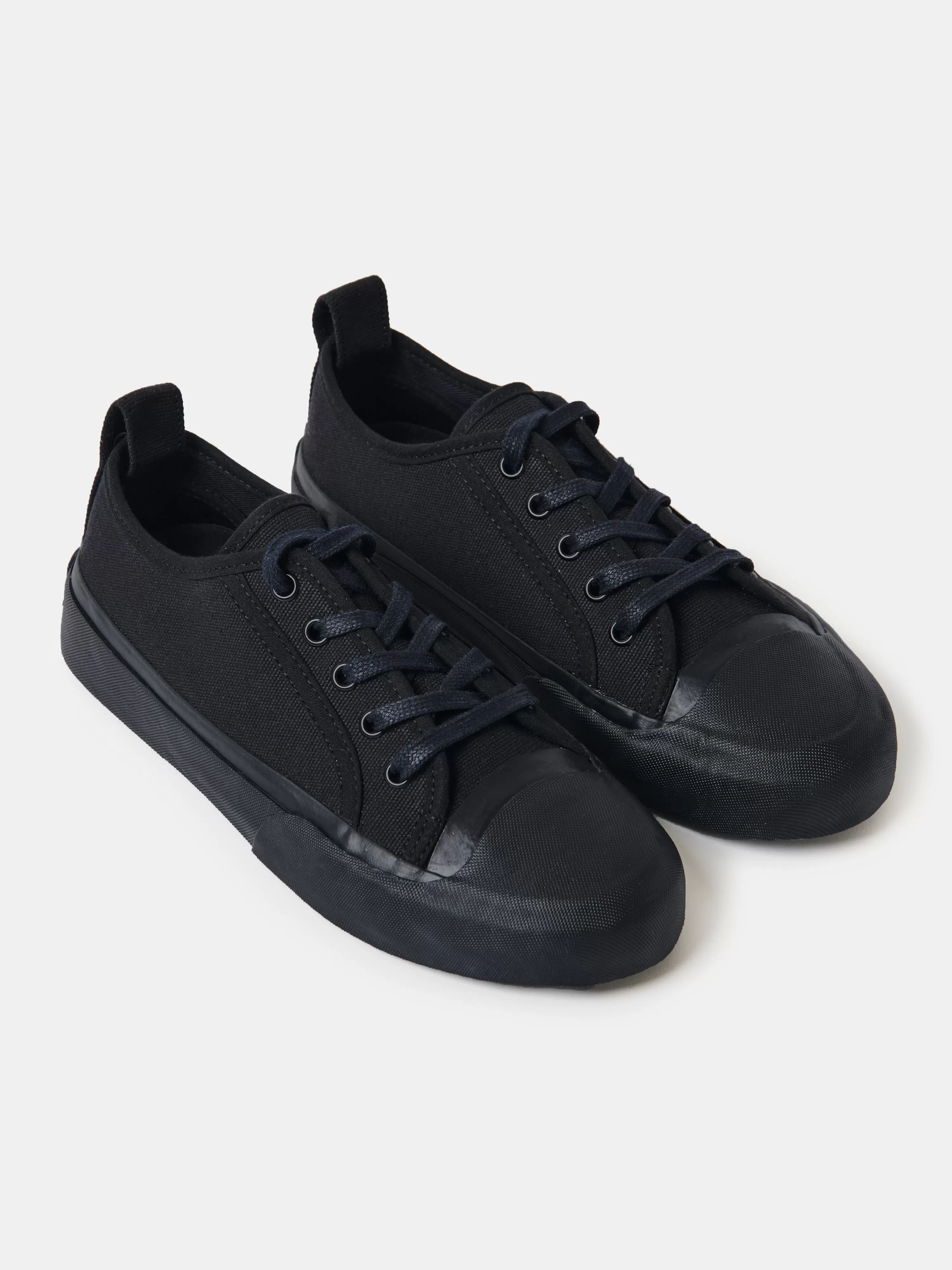 Byrd Canvas Shoe in Darkest Navy