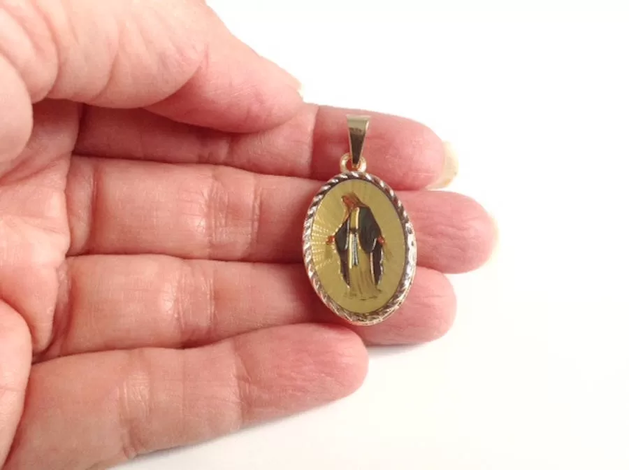 La Virgen Maria Necklace, Miraculous Medal Gold Oval Pendant, Gold Virgin Mary Charm, Catholic Jewelry, Virgen la Milagrosa, Gift for her