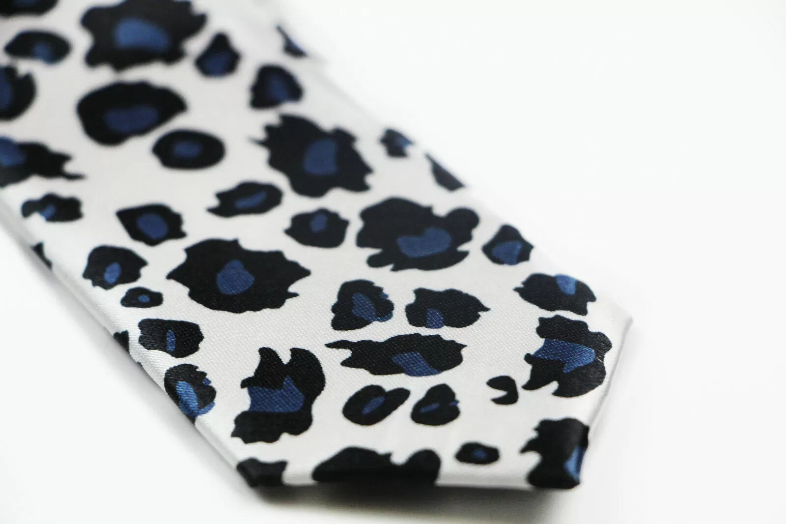 Mens White, Black & Blue Leopard Print 5cm Skinny Neck Tie