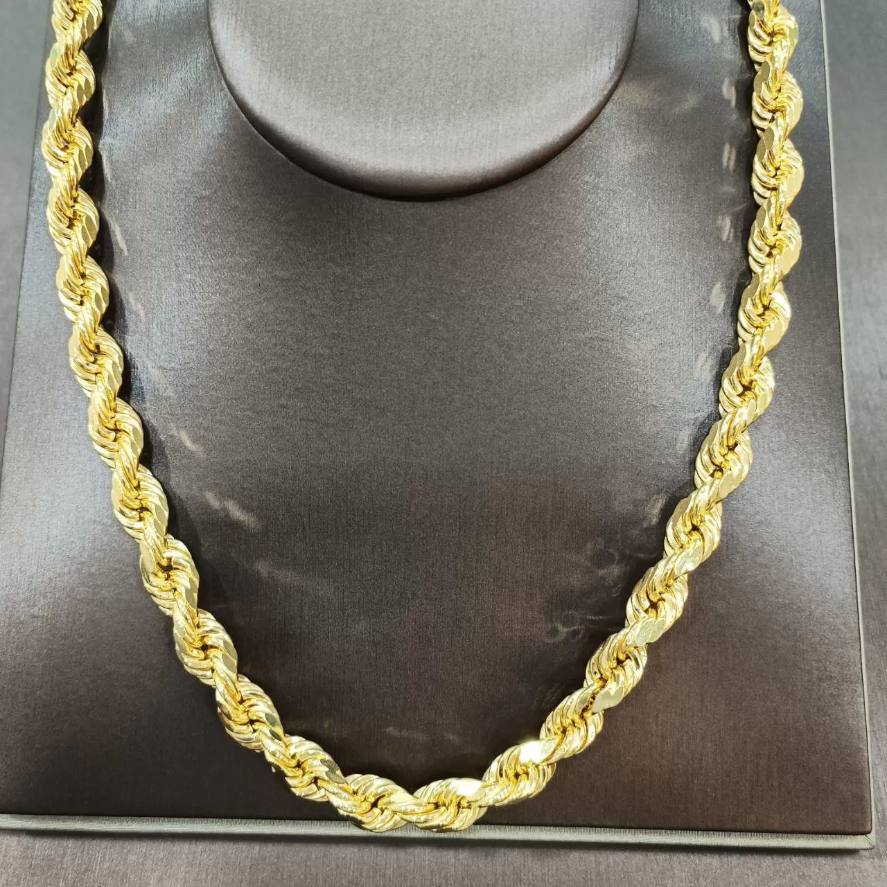 (NEW) 22k / 916 Gold Semi Solid Rope Necklace