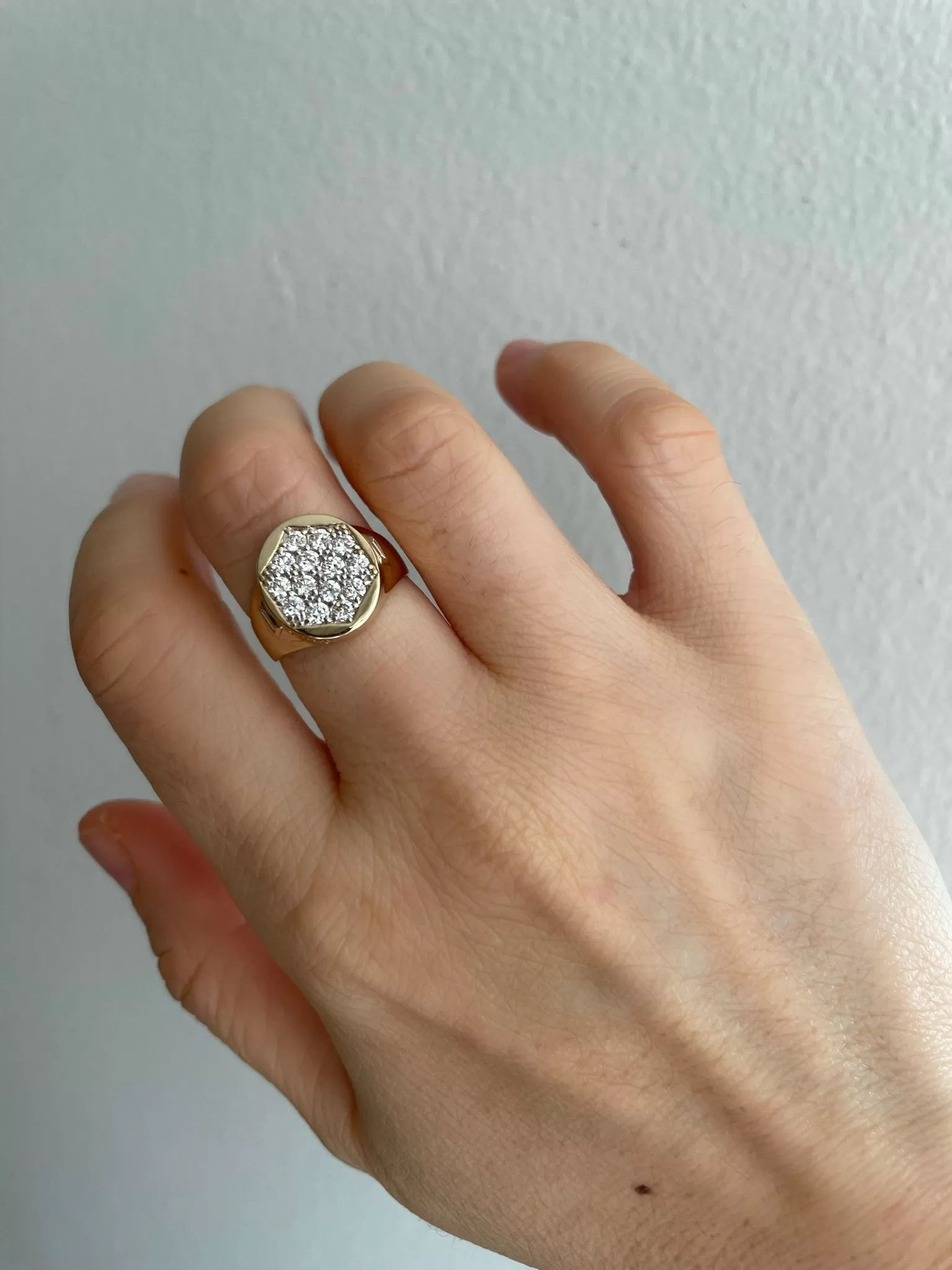 Queens Signet Ring with White Diamond Pavè