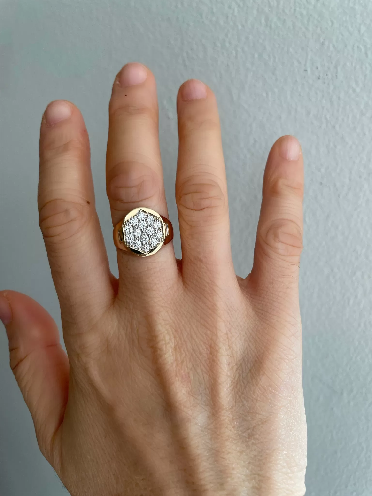 Queens Signet Ring with White Diamond Pavè