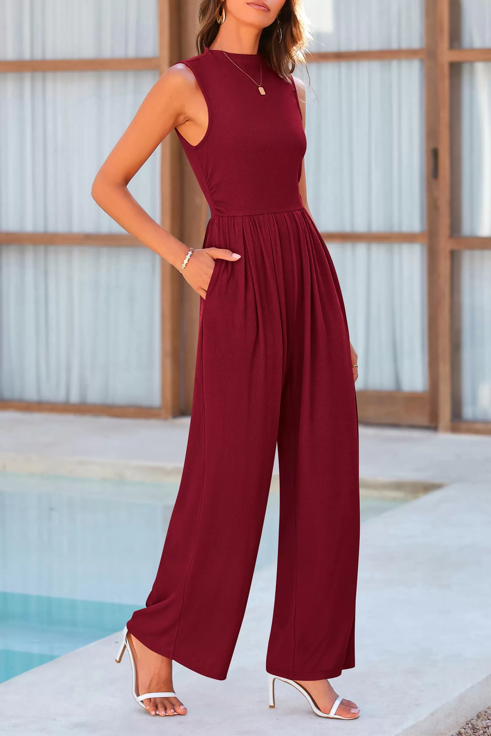 Sunset and Swim – Ärmelloser Jumpsuit mit Stehkragen und weitem Bein